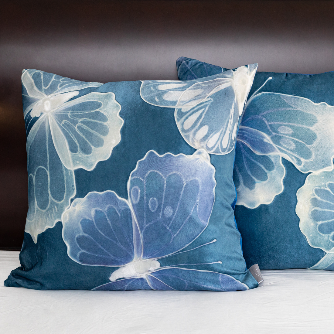 Monarch Twilight With Twilight Signature Velvet Pillows